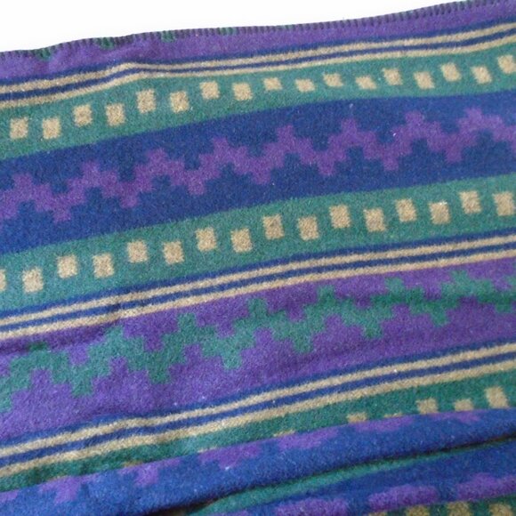Mid-West Garment Co Wool Blend Blanket with storage bag 65x80 Green Purple Yel - Picture 4 of 6